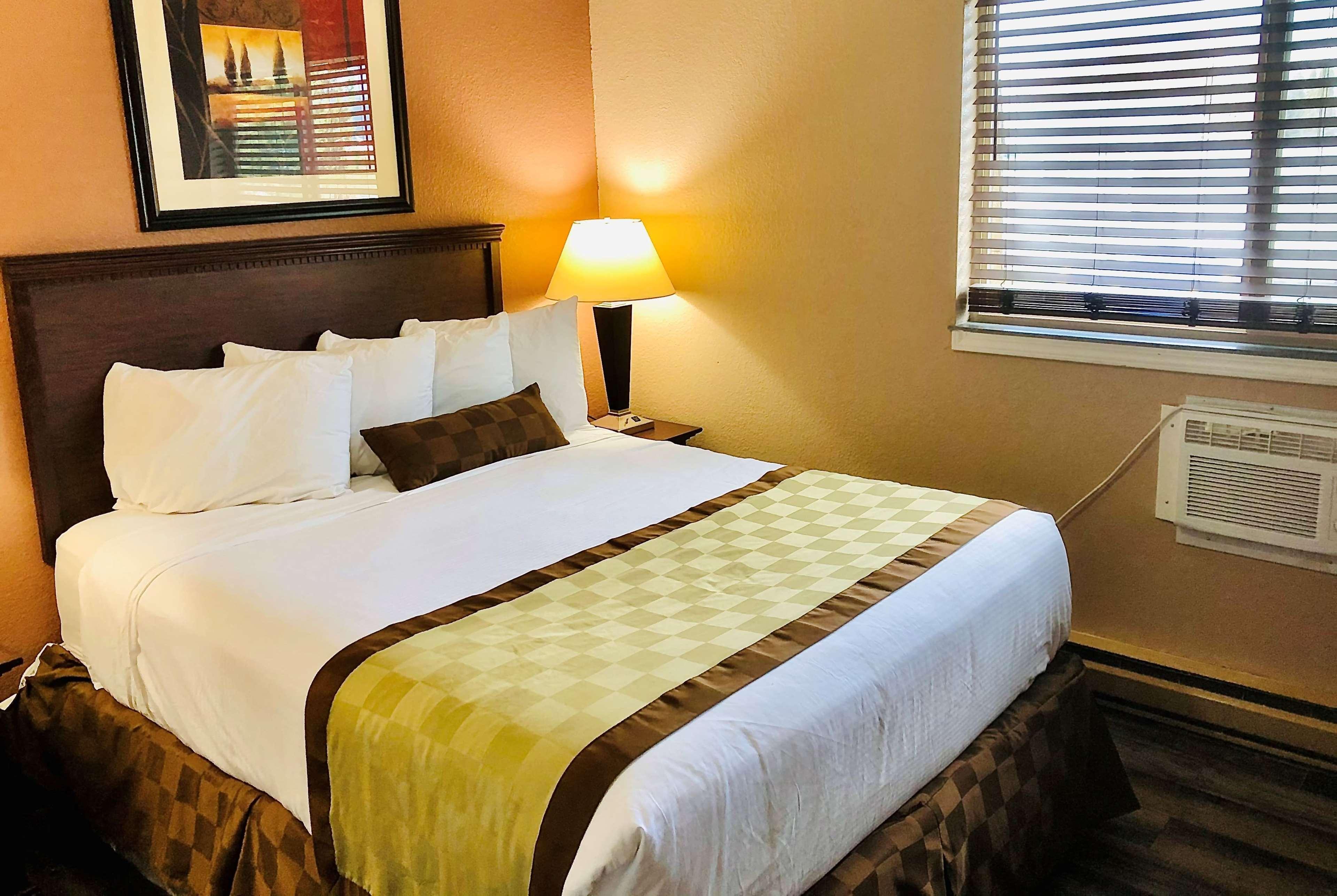 Ramada By Wyndham Spokane Valley Buitenkant foto